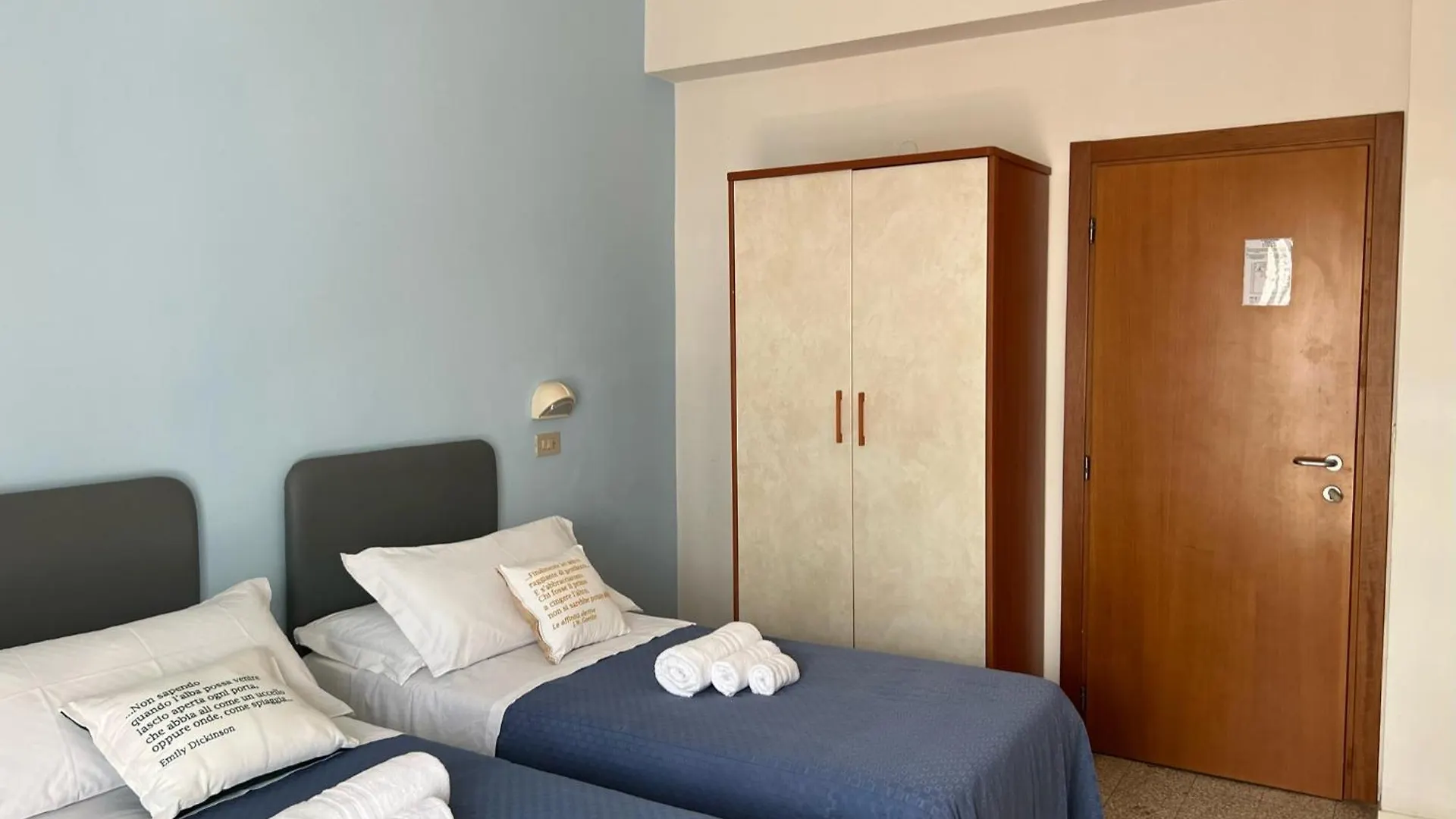 Hotel Morri - Il Biblihotel Riccione 2*,