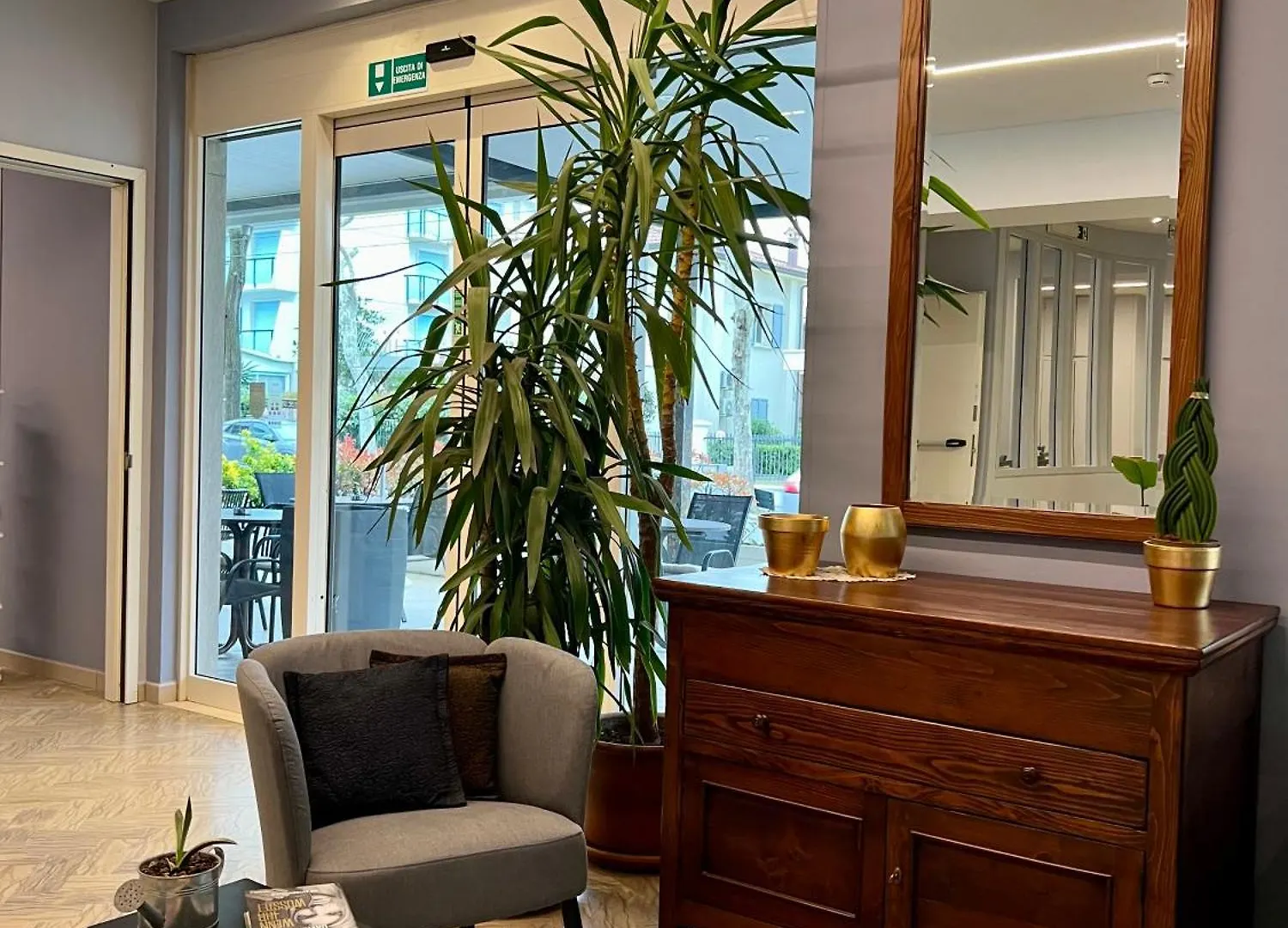 Hotel Morri - Il Biblihotel Riccione
